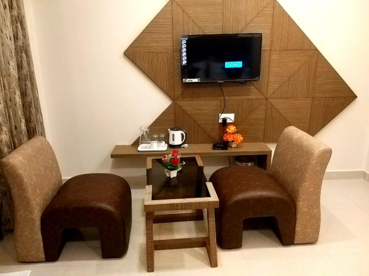 Grand Elegant Hotell Chennai Exteriör bild