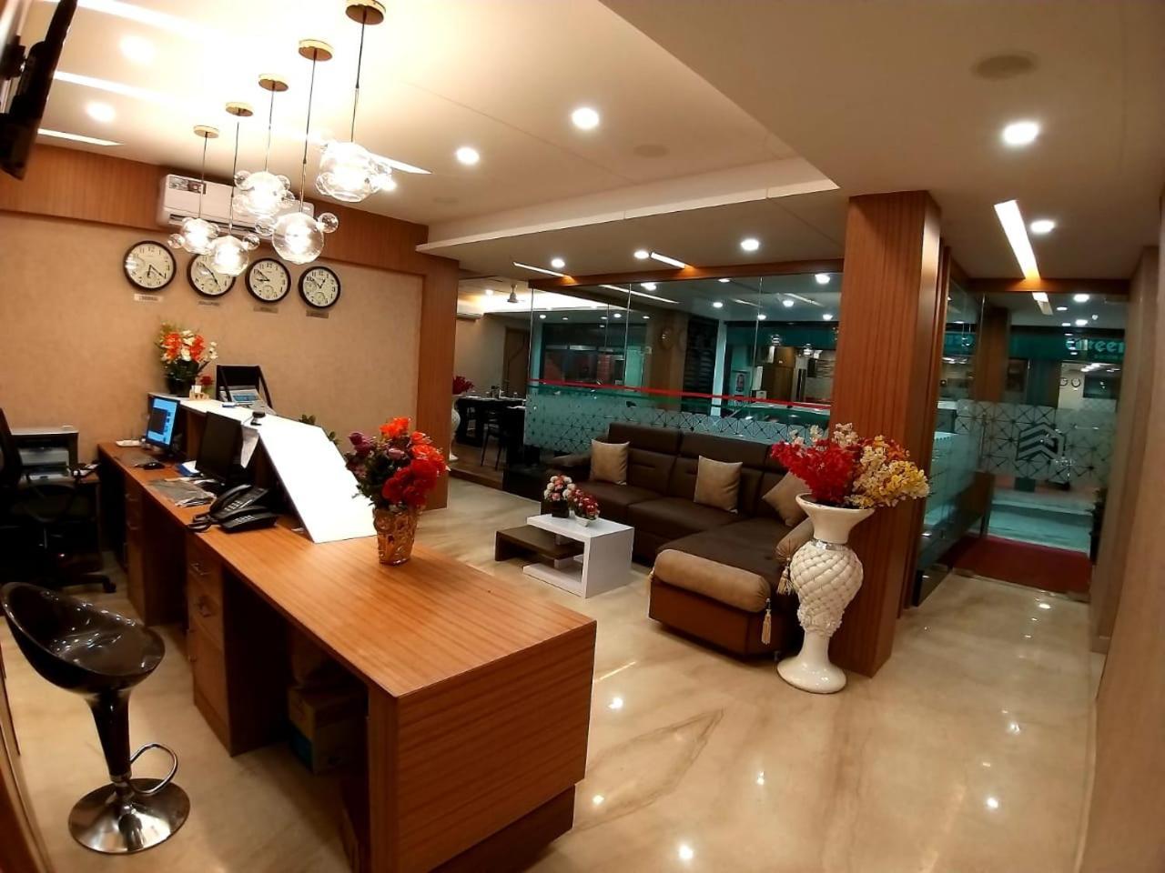 Grand Elegant Hotell Chennai Exteriör bild