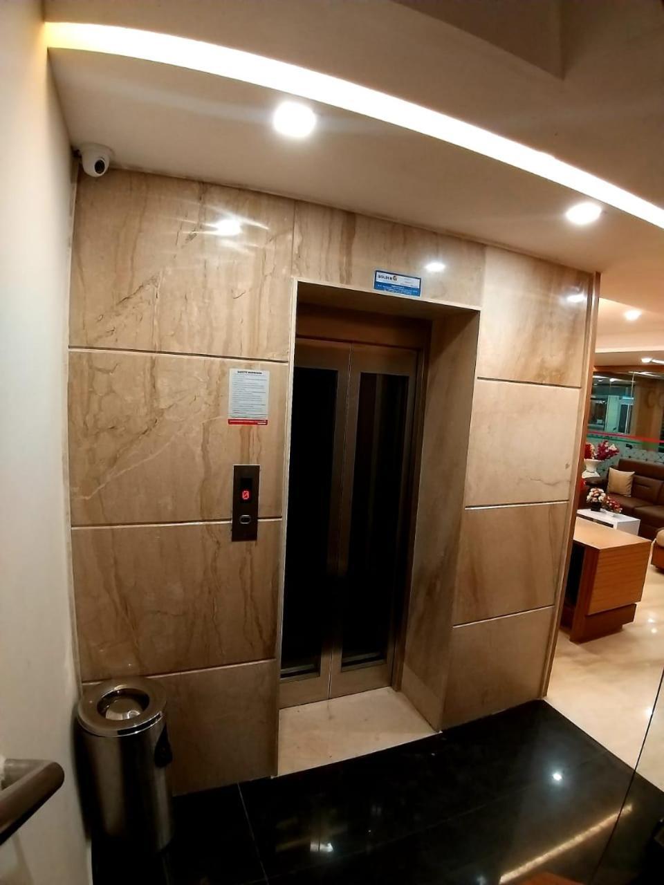 Grand Elegant Hotell Chennai Exteriör bild