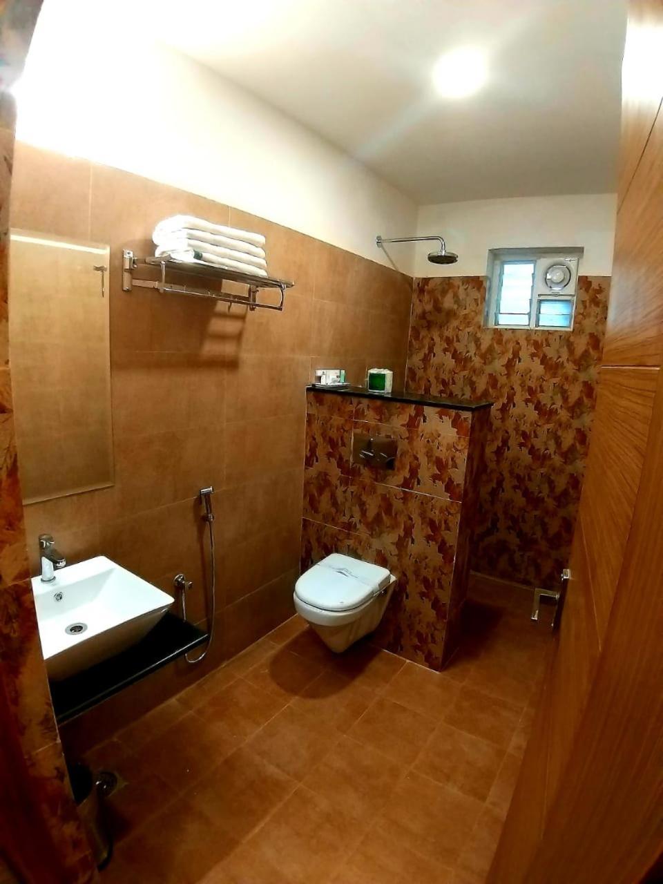 Grand Elegant Hotell Chennai Exteriör bild