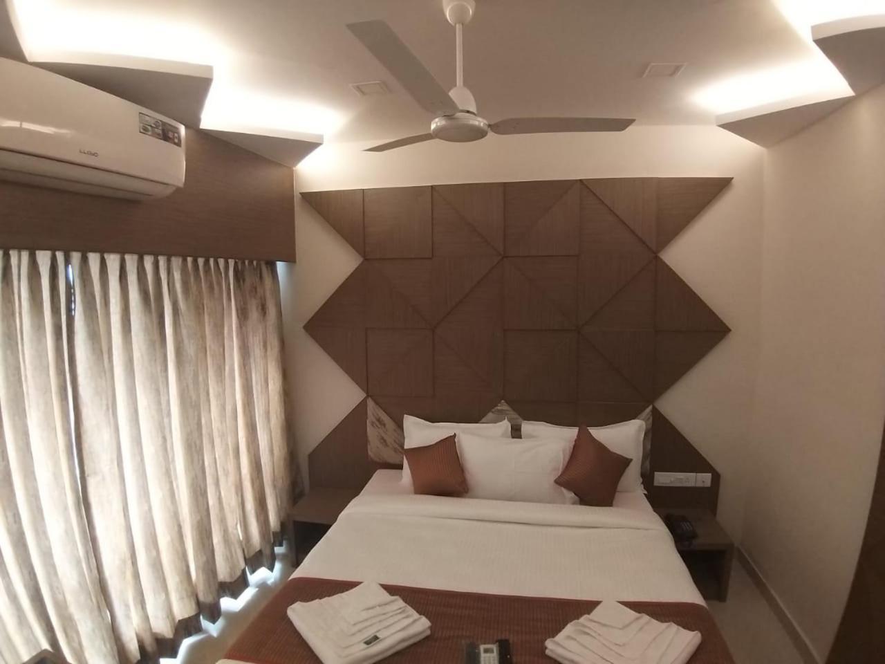 Grand Elegant Hotell Chennai Exteriör bild