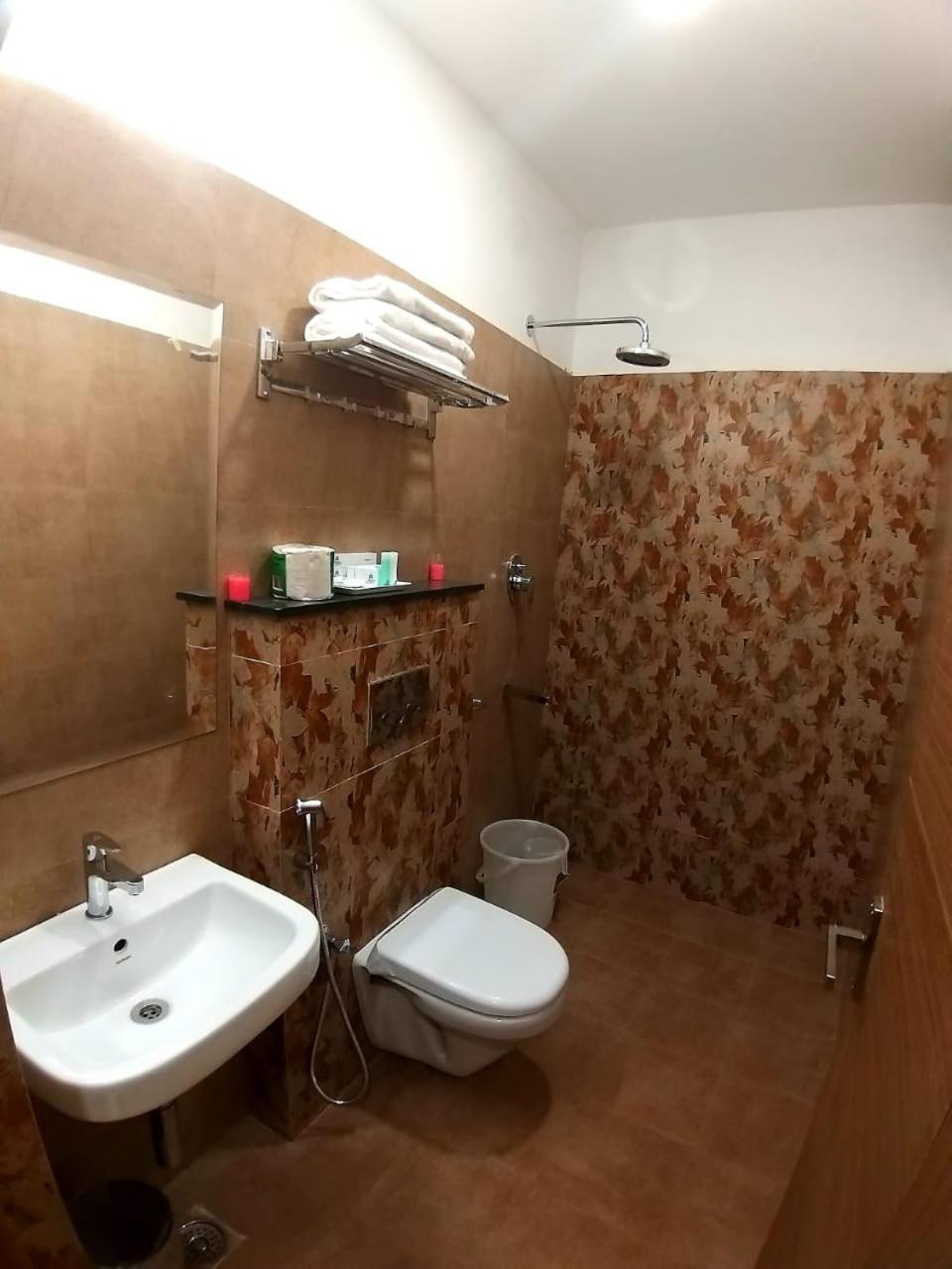 Grand Elegant Hotell Chennai Exteriör bild