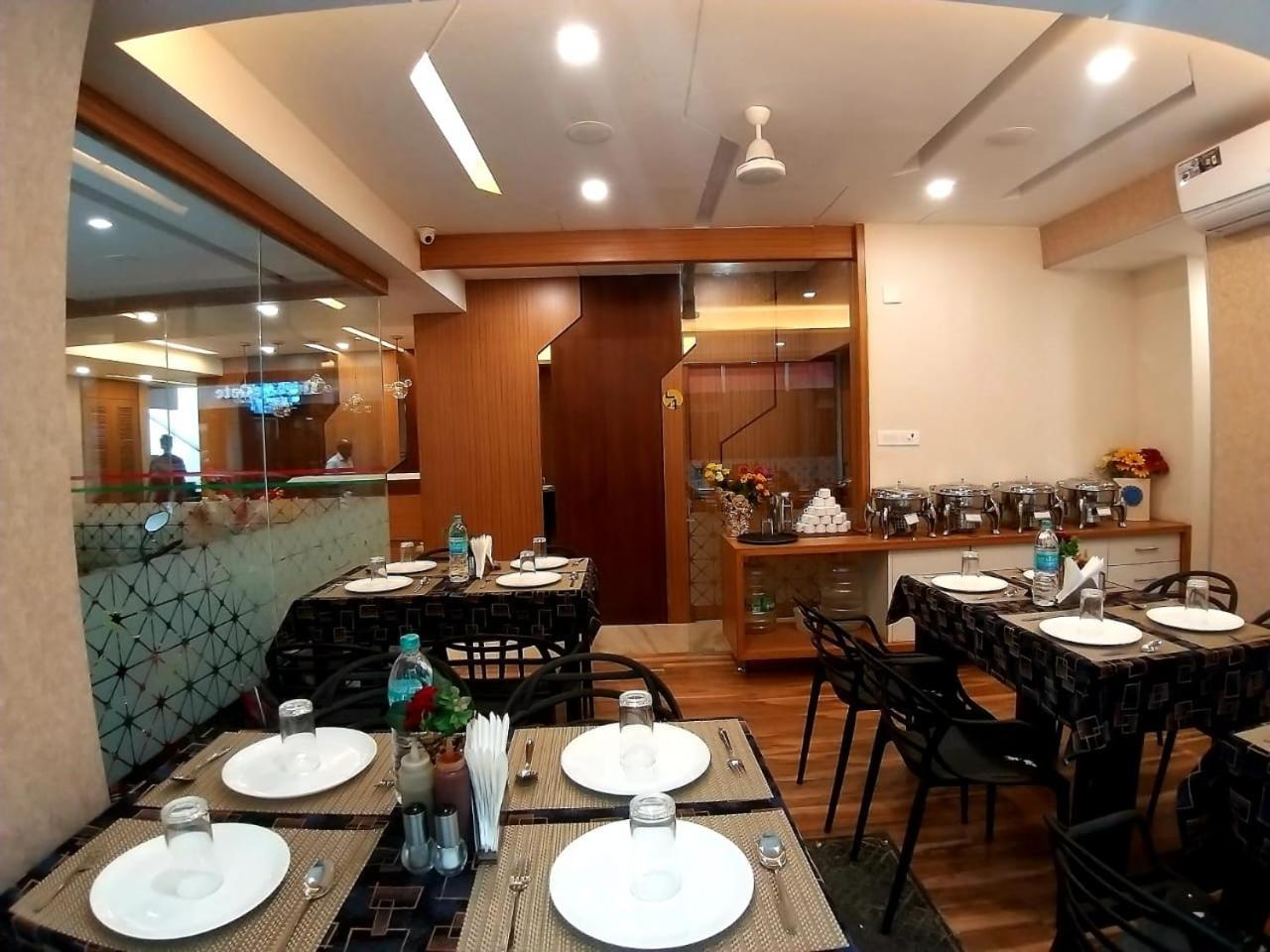 Grand Elegant Hotell Chennai Exteriör bild